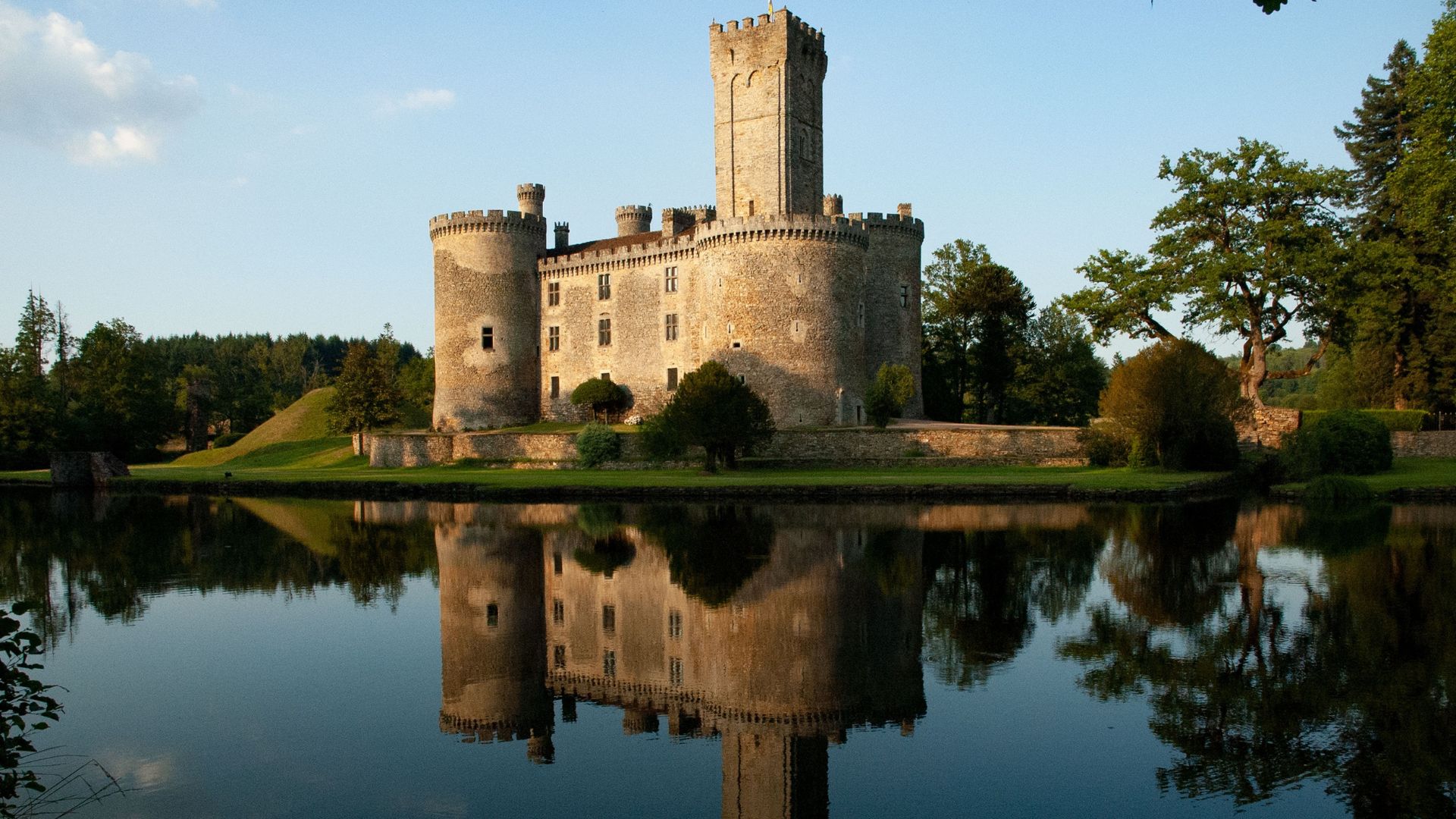 A Comprehensive Guide to Economic Moats in Investing